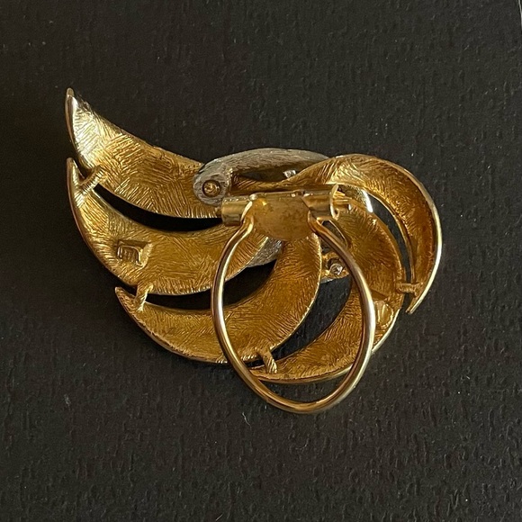 Vintage Signed Dress Scarf Clip Two-Tone Metal Abstract Leaf - Picture 2 of 4